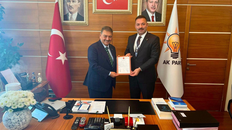 AK Parti, yeni hizmet binası satın aldı 