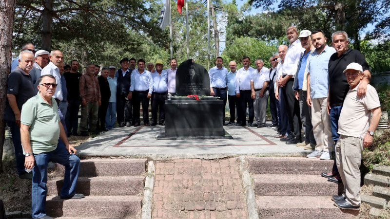 İŞÇİ LİDERİ ŞEMSİ DENİZER, KABRİ BAŞINDA ANILDI