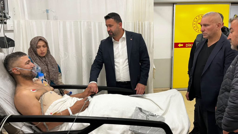 YARALI MADEN İŞÇİLERİNİ ZİYARET ETTİLER